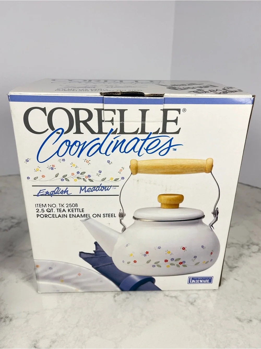 Corelle 2.5 quart .English Meadow pattern. Enamel  Teapot with Wood-Tone Handle